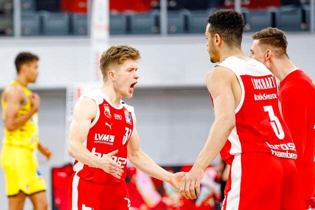 links Bennet Hundt (Brose Bamberg, 33) Brose Bamberg - MHP Riesen Ludwigsburg - easyCredit-BBL - Basketball Bundesliga - Basketball Saison 2020 21 Playoff-Viertelfinale Spiel 4 , Playoffs, 25.05.2021 Bamberg, Brose Arena Copyright: DanielxLöb