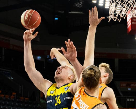 Rasid Mahalbasic (EWE Baskets Oldenburg 24) am Korb Ratiopharm Ulm vs. EWE Baskets Oldenburg, Playoffs Spiel 4, Viertelfinale, Saison 2020 21, 26.05.2021 Ratiopharm Ulm vs. EWE Baskets Oldenburg, Playoffs Spiel 4, Viertelfinale Neu-Ulm Copyright: xEibner-Pressefoto RogerxBuerkex EP_EER