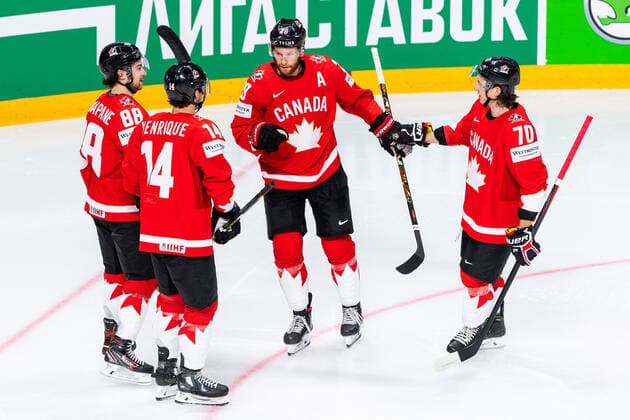 210526 Connor Brown of Canada celebrates with team mates after scoring 1-0 during the 2021 IIHF Ice hockey, Eishockey World Championship, WM, Weltmeisterschaft game between Canada and Norway on May 26, 2021 in Riga. Photo: Simon Hastegard BILDBYRAN kod SH SH0117 ishockey ice hockey ishockey-vm iihf ice hockey world championship canada kanada norge norway day 6 bbeng jubel Copyright: SIMONxHASTEGARD BB210526SH010
