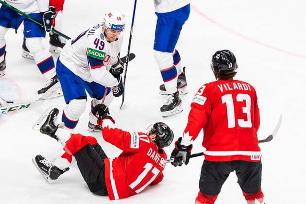210526 Christian Kasastul of Norway tackles Justin Danforth of Canada during the 2021 IIHF Ice hockey, Eishockey World Championship, WM, Weltmeisterschaft game between Canada and Norway on May 26, 2021 in Riga. Photo: Simon Hastegard BILDBYRAN kod SH SH0117 ishockey ice hockey ishockey-vm iihf ice hockey world championship canada kanada norge norway day 6 bbeng Copyright: SIMONxHASTEGARD BB210526SH016