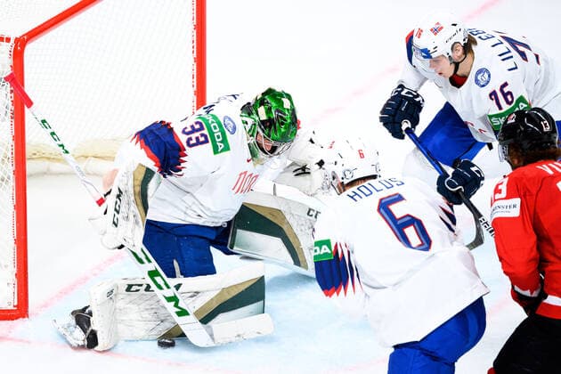 210526 Goalkeeper Henrik Haukeland of Norway during the 2021 IIHF Ice hockey, Eishockey World Championship, WM, Weltmeisterschaft game between Canada and Norway on May 26, 2021 in Riga. Photo: Simon Hastegard BILDBYRAN kod SH SH0117 ishockey ice hockey ishockey-vm iihf ice hockey world championship canada kanada norge norway day 6 bbeng Copyright: SIMONxHASTEGARD BB210526SH027