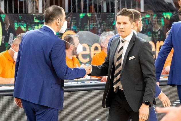 Ratiopharm Ulm schlaegt EWE Baskets Oldenburg mit 96:88 Endstand Die Mannschaft faehrt nach Berlin zum Halbfinale Freude bei Jaka Lakovic (Ratiopharm Ulm Trainer) Ratiopharm Ulm vs. EWE Baskets Oldenburg, Playoffs Spiel 4, Viertelfinale, Saison 2020 21, 26.05.2021 Ratiopharm Ulm vs. EWE Baskets Oldenburg, Playoffs Spiel 4, Viertelfinale Neu-Ulm Copyright: xEibner-Pressefoto RogerxBuerkex EP_EER
