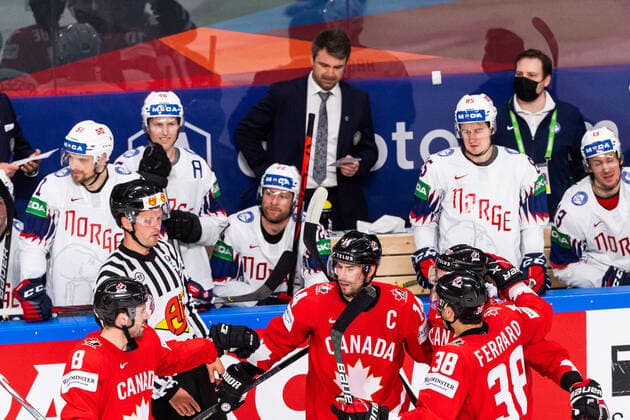 210526 Adam Henrique of Canada celebrates with team mates after scoring 4-2 during the 2021 IIHF Ice hockey, Eishockey World Championship, WM, Weltmeisterschaft game between Canada and Norway on May 26, 2021 in Riga. Photo: Simon Hastegard BILDBYRAN kod SH SH0117 ishockey ice hockey ishockey-vm iihf ice hockey world championship canada kanada norge norway day 6 bbeng jubel Copyright: SIMONxHASTEGARD BB210526SH048