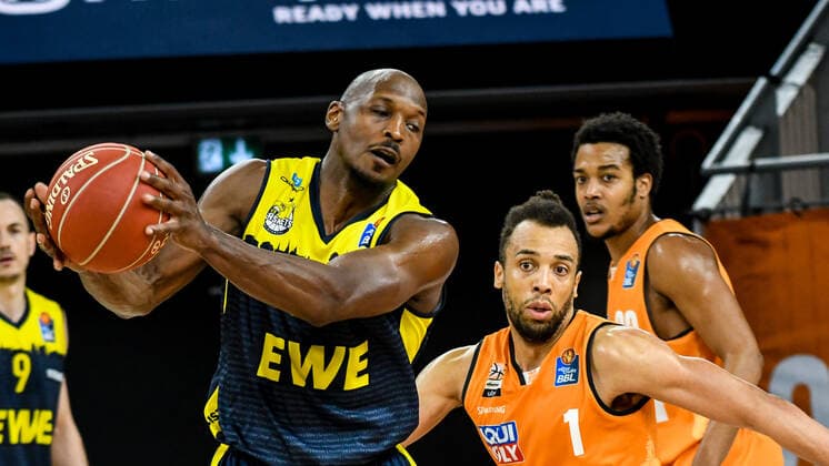 GER, BBL, Play-offs, ratiopharm ulm vs EWE Baskets Oldenburg 26.05.2021, ratiopharm arena, Neu-Ulm, GER, BBL, Play-offs, ratiopharm ulm vs EWE Baskets Oldenburg, im Bild Rickey Paulding (Oldenburg, 23), Demitrius Conger (Ulm, 1)