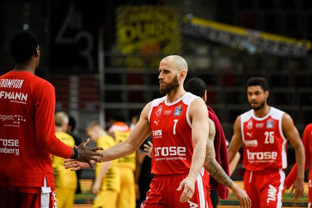 Alex Ruoff (Brose Bamberg) ist unzufrieden mit dem Spielverlauf, GER, MHP Riesen Ludwigsburg vs. Brose Bamberg, 27.05.2021, Play Off Viertelfinale Spiel 5, easycredit Basketball Bundesliga, Spielzeit 2020 2021. GER, MHP Riesen Ludwigsburg vs. Brose Bamberg, 27.05.2021, Play Off Viertelfinale Spiel 5, easycredit Basketball Bundesliga, Spielzeit 2020 2021 Ludwigsburg Copyright: xEibnerxPressefoto MichaelxMemmlerx EP_MMR