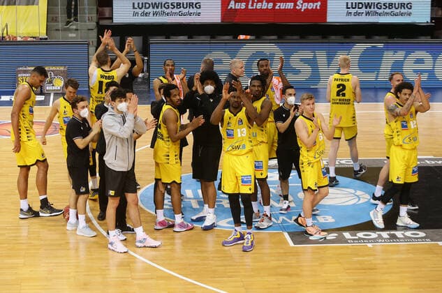 Ludwigsburg , Basketball easyCredit BBL Bundesliga , Viertelfinale Spiel 5, MHP RIESEN Ludwigsburg vs. Brose Bamberg , Jubel Riesen