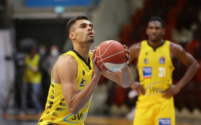 Ludwigsburg , Basketball easyCredit BBL Bundesliga , Viertelfinale Spiel 5, MHP RIESEN Ludwigsburg vs. Brose Bamberg , Oscar da Silva ( Riesen )