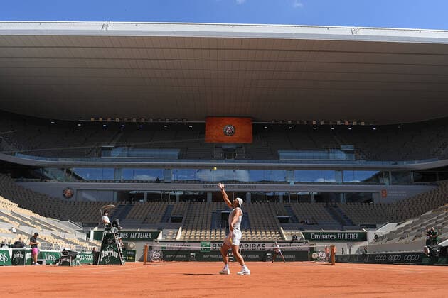 27.05.20121 Paris France, Tennis French Open Roland Garros 2021 v.l., Rafa Nadal (ESP), Training, Warm-up vor dem Spiel