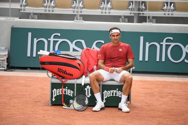 27.05.20121 Paris France, Tennis French Open Roland Garros 2021 v.l., Roger Federer (SUI),Training, beim Aufwärmen, Warm-up vor dem Spiel