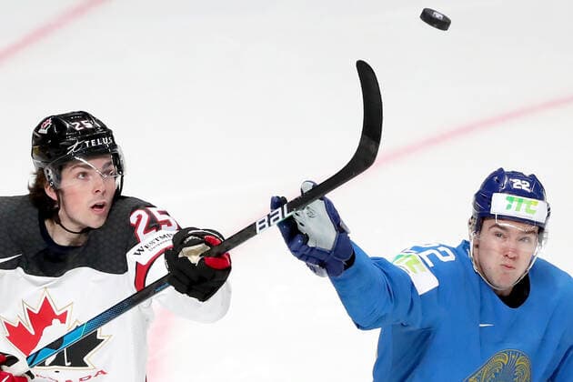 Eishockey, WM, Kanada - Kasachstan RIGA, LATVIA â€“ MAY 28, 2021: Canada s Owen Power (L) and Kazakhstan s Kirill Panyukov fight for the puck in their 2021 IIHF Ice hockey, Eishockey World Championship, WM, Weltmeisterschaft Preliminary Round Group B match, at the Arena Riga. Natalia Fedosenko TASS  TS101D80