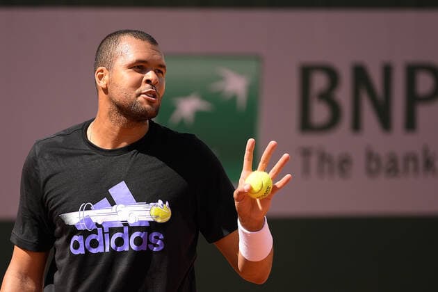28.05.2021 Paris France, Tennis French Open Roland Garros 2021 v.l., Jo Wilfried Tsonga (FRA), beim Aufwärmen, Warm-up vor dem Spiel-Up, Training