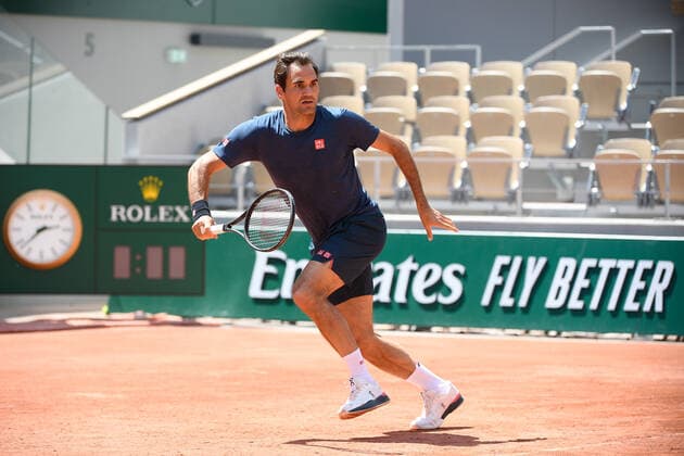 28.05.2021 Paris France, Tennis French Open Roland Garros 2021 v.l., Roger Federer (SUI), beim Aufwärmen, Warm-up vor dem Spiel-Up, Training