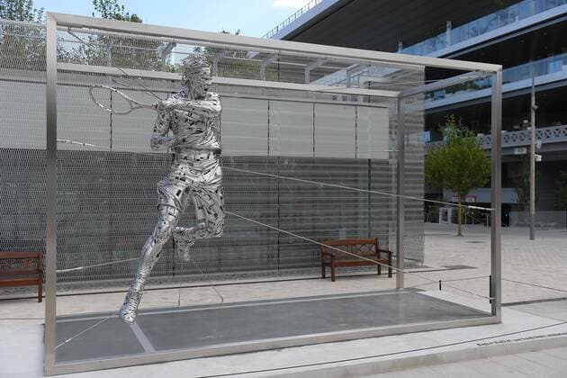 28.05.2021 Paris France, Tennis French Open Roland Garros 2021 v.l., Rafael Nadal Statue im Stade Roland Garros