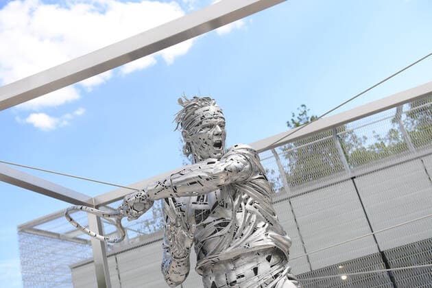 28.05.2021 Paris France, Tennis French Open Roland Garros 2021 v.l., Rafael Nadal Statue im Stade Roland Garros