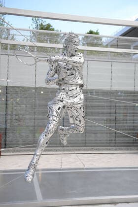 28.05.2021 Paris France, Tennis French Open Roland Garros 2021 v.l., Rafael Nadal Statue im Stade Roland Garros