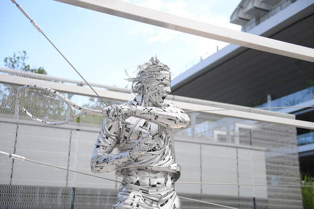 28.05.2021 Paris France, Tennis French Open Roland Garros 2021 v.l., Rafael Nadal Statue im Stade Roland Garros