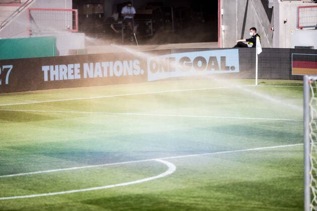 DFB Pokal Finale der Frauen Abschlusstraining, VfL Wolfsburg; 29.05.2021 Ein Regenbogen auf dem Feld dank der laufenden Rasensprenger DFB Pokal Finale der Frauen Abschlusstraining, VfL Wolfsburg, Koeln, Rheinenergiestadion DFB REGULATIONS PROHIBIT ANY USE OF PHOTOGRAPHS AS IMAGE SEQUENCES AND OR QUASI-VIDEO. Copyright: xBEAUTIFULxSPORTS Wunderlx