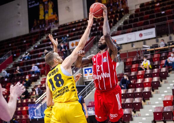 Jonas Wohlfarth-Bottermann (MHP RIESEN Ludwigsburg 18) ; James Gist (Bayern-Muenchen 21) ; 1. Basketball Bundesliga easyCredit BBL: MHP RIESEN Ludwigsburg - Bayern Muenchen am 29.05.2021 in Ludwigsburg (MHPArena), Baden-Wuerttemberg, Deutschland Ludwigsburg. 29.05.21 Basketball , 29.05.2021, Ludwigsburg (Deutschland)