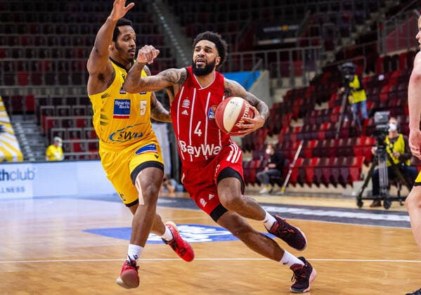D.J. Seeley (Bayern-Muenchen 4) ; li: Barry Brown Jr. (MHP RIESEN Ludwigsburg 5) ; 1. Basketball Bundesliga easyCredit BBL: MHP RIESEN Ludwigsburg - Bayern Muenchen am 29.05.2021 in Ludwigsburg (MHPArena), Baden-Wuerttemberg, Deutschland Ludwigsburg. 29.05.21 Basketball , 29.05.2021, Ludwigsburg (Deutschland)
