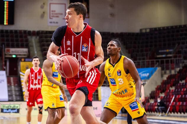 Vladimir Lucic (Bayern-Muenchen 11) ; Jaleen Smith (MHP RIESEN Ludwigsburg 3) ; 1. Basketball Bundesliga easyCredit BBL: MHP RIESEN Ludwigsburg - Bayern Muenchen am 29.05.2021 in Ludwigsburg (MHPArena), Baden-Wuerttemberg, Deutschland Ludwigsburg. 29.05.21 Basketball , 29.05.2021, Ludwigsburg (Deutschland)