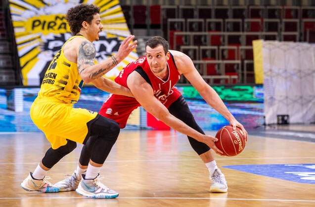 Sport Bilder des Tages Jonah Radebaugh (MHP RIESEN Ludwigsburg 12) ; Paul Zipser (Bayern-Muenchen 16) ; 1. Basketball Bundesliga easyCredit BBL: MHP RIESEN Ludwigsburg - Bayern Muenchen am 29.05.2021 in Ludwigsburg (MHPArena), Baden-Wuerttemberg, Deutschland Ludwigsburg. 29.05.21 Basketball , 29.05.2021, Ludwigsburg (Deutschland)