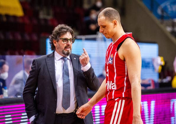 Andrea Trinchieri (Headcoach Bayern-Muenchen) ; Robin Amaize (Bayern-Muenchen 15) ; 1. Basketball Bundesliga easyCredit BBL: MHP RIESEN Ludwigsburg - Bayern Muenchen am 29.05.2021 in Ludwigsburg (MHPArena), Baden-Wuerttemberg, Deutschland Ludwigsburg. 29.05.21 Basketball , 29.05.2021, Ludwigsburg (Deutschland)