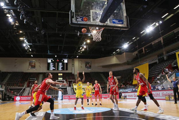 29.05.2021, Deutschland, Ludwigsburg, Basketball easyCredit BBL Bundesliga, Play-off Halbfinale, Spiel 1 MHP RIESEN Ludwigsburg vs. FC Bayern München Basketball: mitte JR. Barry Brown (MHP)