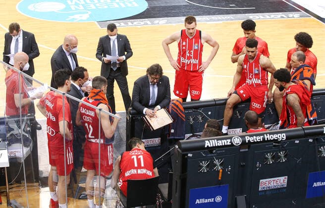 29.05.2021, Deutschland, Ludwigsburg, Basketball easyCredit BBL Bundesliga, Play-off Halbfinale, Spiel 1 MHP RIESEN Ludwigsburg vs. FC Bayern München Basketball: mitte Bayern Trainer Andrea Trinchieri