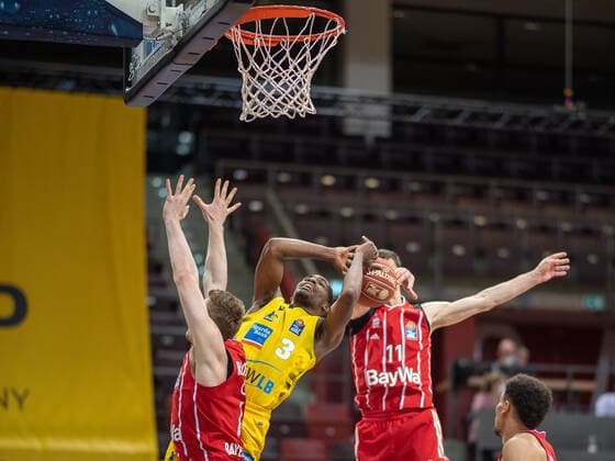 Jaleen Smith (MHP Riesen Ludwigsburg, 03), Vladimir Lucic (FC Bayern, 11), MHP Riesen Ludwigsburg vs. FC Bayern Basketball, Basketball, Bundesliga, Playoffs, Halbfinale, Spiel 1, easycredit BBL, 29.05.2021, MHP Riesen Ludwigsburg vs. FC Bayern Basketball, Basketball, Bundesliga, Playoffs, Halbfinale, Spiel 1, easycredit BBL, 29.05.2021 Ludwigsburg Copyright: xEibner-Pressefoto SaschaxWaltherx EP_EER