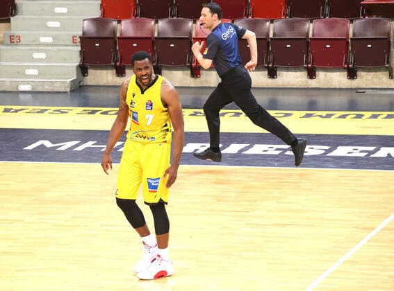 29.05.2021, Deutschland, Ludwigsburg, Basketball easyCredit BBL Bundesliga, Play-off Halbfinale, Spiel 1 MHP RIESEN Ludwigsburg vs. FC Bayern München Basketball: Jamel McLean (MHP) freut sich über seine Dreier