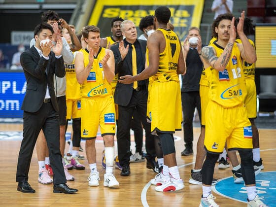 Jordan Hulls (MHP Riesen Ludwigsburg, 01), Jonah Radebaugh (MHP Riesen Ludwigsburg, 12), MHP Riesen Ludwigsburg vs. FC Bayern Basketball, Basketball, Bundesliga, Playoffs, Halbfinale, Spiel 1, easycredit BBL, 29.05.2021, MHP Riesen Ludwigsburg vs. FC Bayern Basketball, Basketball, Bundesliga, Playoffs, Halbfinale, Spiel 1, easycredit BBL, 29.05.2021 Ludwigsburg Copyright: xEibner-Pressefoto SaschaxWaltherx EP_EER