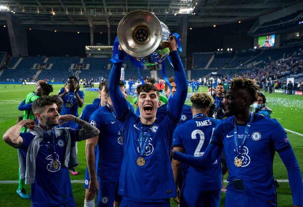 Sport Bilder des Tages Kai Havertz of Chelsea lifts the winning trophy during the UEFA Champions League Final match between Manchester City and Chelsea at The Est?dio do Drag?o, Porto, Portugal on 29 May 2021. Copyright: xAndyxRowlandx PMI-4238-0246