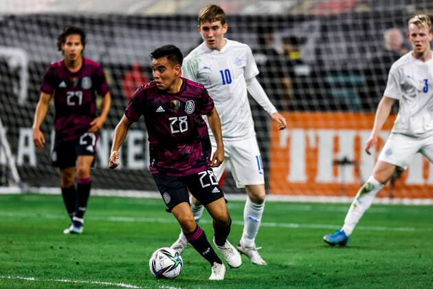 ARLINGTON, TX - MAY 29: Mexico mid-fielder Carlos Rodriguez (28) dribbles the ball during the game between Mexico and Iceland on May 29, 2021 at AT&T Stadium in Arlington, Texas. (Photo by Matthew Pearce Icon Sportswire) SOCCER: MAY 29 Mexico v Iceland Icon1692105291548
