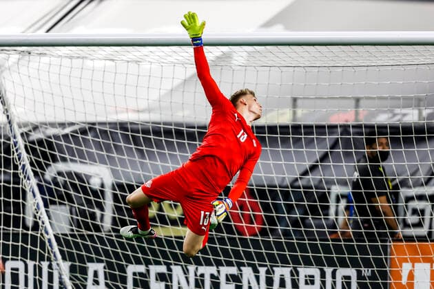 ARLINGTON, TX - MAY 29: Iceland goalkeeper Runar Alex Runarsson (13) watches the ball fly over the goal during the game between Mexico and Iceland on May 29, 2021 at AT&T Stadium in Arlington, Texas. (Photo by Matthew Pearce Icon Sportswire) SOCCER: MAY 29 Mexico v Iceland Icon1692105291751