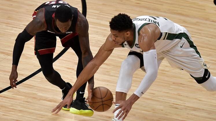May 29, 2021: Miami Heat s Kendrick Nunn battles Milwaukee Bucks Giannis Antetokounmpo for the ball during the first half of their game, Saturday, May 29, 2021, at AmericanAirlines Arena. - ZUMAm67_ 0119673000st Copyright: xMichaelxLaughlinx