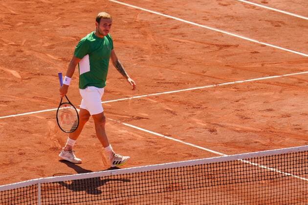 Mandatory Credit: Photo by Javier Garcia BPI Shutterstock (11977037hx) Daniel Evans loses his first round match French Open Tennis, Day One, Roland Garros, Paris, France - 30 May 2021 French Open Tennis, Day One, Roland Garros, Paris, France - 30 May 2021  Copyright: xJavierxGarcia BPI Shutterstockx 11977037hx