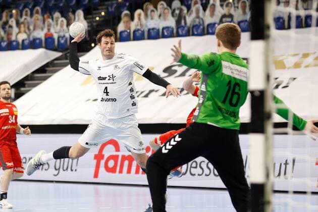 Sport Bilder des Tages 30.5.2021, Handball, Herren, 1.BL, Saison 2020 2021, THW Kiel - TuSEM Essen in Kiel Domagoj Duvnjak ( Kiel , 4 ) kommt gegen Torwart Lukas Diedrich ( Essen , 16 ) frei zum Wurf. Kiel Wunderino-Arena Schleswig-Holstein Deutschland