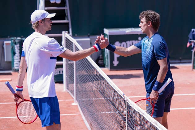 L-R. Yannick Hanfmann (GER) gratuliert dem Sieger Henri Laaksonen Tennis - French Open 2021 - Grand Slam - Roland Garros - Paris - - France - 30 May 2021. Copyright: xJuergenxHasenkopfx