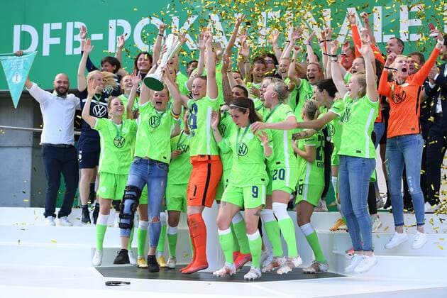 Fußball DFB-Pokal Finale der Frauen Eintracht Frankfurt - VfL Wolfsburg am 30.05.2021 im RheinEnergieStadion in Köln Deutscher Pokalsieger der Frauen 2021: VfL Wolfburg DFB regulations prohibit any use of photographs as image sequences and or quasi-video.