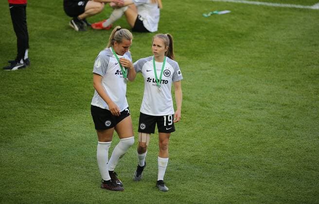 30.05.2021, xcex, GER, Koeln, RheinEnergie Stadion, Fussball, Frauenfussball, Flyeralarm Frauen-Bundesliga, DFB Pokal Frauen Saison 2020 2021, Finale, SGE, VfL, DFB-Pokalfinale Eintracht Frankfurt - VfL Wolfsburg, Enttaeuschung nach der Niederlage bei den frankfurter Spielerinnen, enttaeuscht, niedergeschlagen, traurig, Trauer, Laura Stoerzel und Theresa Panfil (SGE) DFL regulations prohibit any use of photographs as image sequences and or quasi-video
