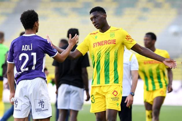 FAIR PLAY - 23 RANDAL KOLO MUANI (NAN) - 21 AMINE ADLI (TOU) - DOS FOOTBALL : Nantes vs Toulouse - Barrage - Ligue 1 Uber Eats - 30 05 2021 FEP Panoramic 