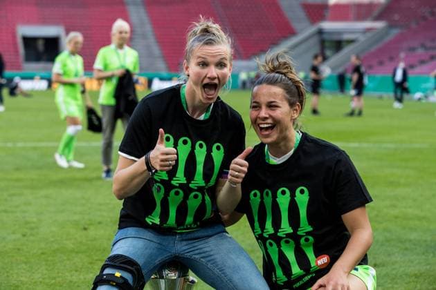 DFB Pokal Finale der Frauen, Eintracht Frankfurt - VfL Wolfsburg; 30.05.2021 Alexandra Popp ( 11, VfL Wolfsburg), Lena Sophie Oberdorf ( 5, VfL Wolfsburg) DFB Pokal Finale der Frauen, Eintracht Frankfurt - VfL Wolfsburg, Koeln, Rheinenergiestadion DFB REGULATIONS PROHIBIT ANY USE OF PHOTOGRAPHS AS IMAGE SEQUENCES AND OR QUASI-VIDEO. Copyright: xBEAUTIFULxSPORTS Wunderlx