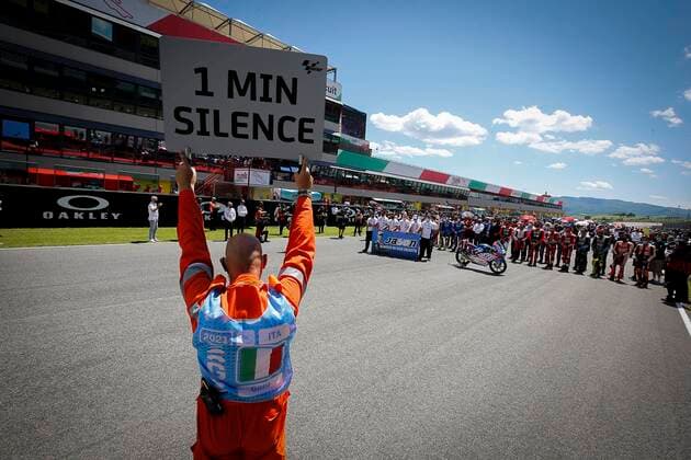 Bilder des Jahres 2021, Sport 05 Mai Sport Themen der Woche KW21 Races at MotoGP Oakley Grand Prix of Italiy at Mugello circuit, Francia May 30, 2021 In picture: Before the MotoGP? race at Mugello, the grid observed a minute of silence in memory of Moto3? rider Jason Dupasquier Carreras del Gran Premio Oakley de MotoGP de Italia en el Circuito de Mugello, Francia 30 de Mayo de 2021 POOL MotoGP.com Cordon Press Images will be for editorial use only. Mandatory credit: MotoGP.com Cordon Press *** Races at MotoGP Oakley Grand Prix of Italiy at Mugello circuit, France May 30, 2021 In picture Before the MotoGP? race at Mugello, the grid observed a minute of silence in memory of Moto3? rider Jason Dupasquier Races at MotoGP Oakley Grand Prix of Italiy at Mugello circuit, France May 30, 2021 POOL MotoGP com Cordon Press Images will be for editorial use only Mandatory credit MotoGP com Cordon Press  xx xx