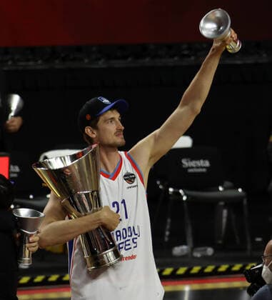 Bilder des Jahres 2021, Sport 05 Mai Sport Themen der Woche KW21 Basketball Turkish Airlines EuroLeague Final FC Barcelona, Barca - Anadolu Efes Istanbul Lanxess Arena Köln Deutschland 30.05.2021 Tibor Pleiss (Anadolu Efes Istanbul) *** Basketball Turkish Airlines EuroLeague Final FC Barcelona Anadolu Efes Istanbul Lanxess Arena Cologne Germany 30 05 2021 Tibor Pleiss Anadolu Efes Istanbul