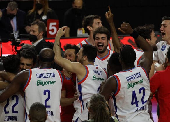 Basketball Turkish Airlines EuroLeague Final FC Barcelona, Barca - Anadolu Efes Istanbul Lanxess Arena Köln Deutschland 30.05.2021 Jubel Anadolu Efes Istanbul