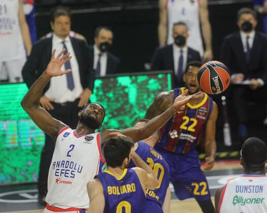 Basketball Turkish Airlines EuroLeague Final FC Barcelona, Barca - Anadolu Efes Istanbul Lanxess Arena Köln Deutschland 30.05.2021 Links: Chris Singleton (Anadolu Efes Istanbul)