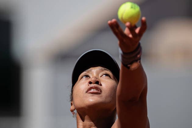 (210531) -- PARIS, May 31, 2021 -- Osaka Naomi of Japan serves the ball during the women s singles first round match against Patricia Maria Tig of Romania at the French Open tennis tournament at Roland Garros in Paris, France, May 30, 2021. (Photo by Aurelien Morissard Xinhua) (SP)FRANCE-PARIS-TENNIS-ROLAND GARROS-FRENCH OPEN-WOMEN S SINGLES AoxLeilian¡¤molisaer 