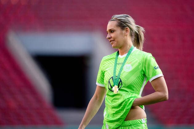 Lena Goeßling (VfL Wolfsburg) jubelt ueber den Pokalsieg, GER, Eintracht Frankfurt vs. VfL Wolfsburg, 30.05.2021, Frauen DFB Pokal Finale, Spielzeit 2020 2021 DFB REGULATIONS PROHIBIT ANY USE OF PHOTOGRAPHS AS IMAGE SEQUENCES AND OR QUASI-VIDEO GER, Eintracht Frankfurt vs. VfL Wolfsburg, 30.05.2021, Frauen DFB Pokal Finale, Spielzeit 2020 2021 Koeln Copyright: xEibnerxPressefoto MichaelxMemmlerx EP_MMR