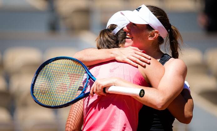Mandatory Credit: Photo by Rob Prange Shutterstock (11977019bd) Kaja Juvan of Slovenia & Iga Swiatek of Poland embrace after the first round of the 2021 Roland Garros Grand Slam Tournament French Open Tennis, Day Two, Roland Garros, Paris, France - 31 May 2021 French Open Tennis, Day Two, Roland Garros, Paris, France - 31 May 2021  Copyright: xRobxPrange Shutterstockx 11977019bd