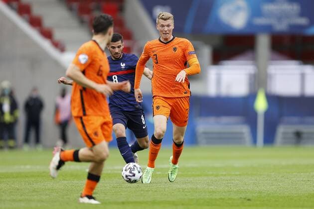 Fußball, U21 EM Viertelfinale, Niederlande - Frankreich BUDAPEST, 31-05-2021, Uj Bozsik Stadium, European Championship, EM, Europameisterschaft Under 21 in Hungary and Slovenia. Euro 2021 Under 21 Quarter Finals. Netherlands U21, U 21 - France U21. France U21 player Houssem Aouar and Netherlands U21 player Perr Schuurs Netherlands U21 - France U21  x12002103x Copyright: